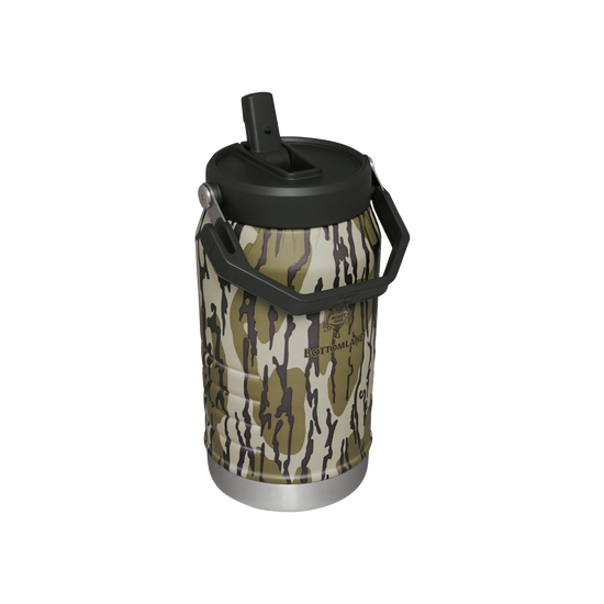 Stanley The Ice Flow™ Flip Straw Bottomland Camo 64oz Jug 10-09995-988